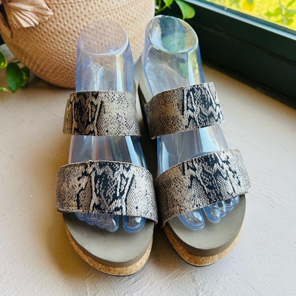 Boutique by Corkys Voodoo Snake Tan Wedge Sandals Size 7